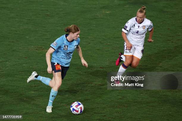Cortnee Vine of Sydney FC controls the ball during the round 11 A-League Women's match between Sydney FC and Perth Glory at Netstrata Jubilee...