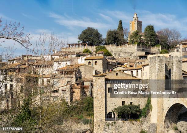 fortified medieval bridge over the fluvia river (11th century). besalú, catalonia, spain - besalu stock pictures, royalty-free photos & images