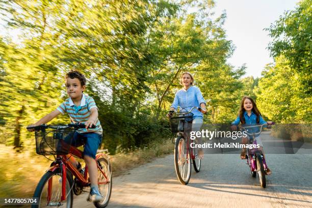 family riding bicycle together - bicycle daughter stockfoto's en -beelden