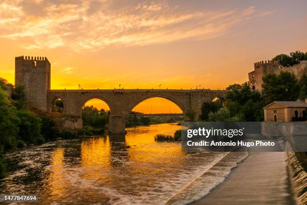 sunset on san martin bridge. toledo. long exposure shot. - toledo stockfoto's en -beelden