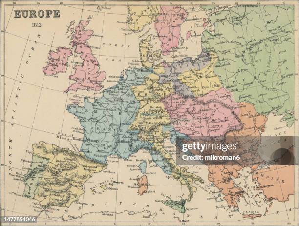 old chromolithograph map of europe in 1812 - 1800 1809 photos et images de collection