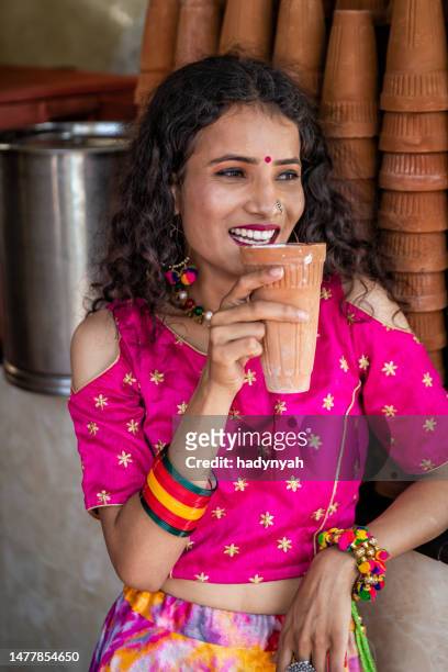 indian girl drinking a lassi in the pink city of jaipur, india - beautiful east indian women stockfoto's en -beelden