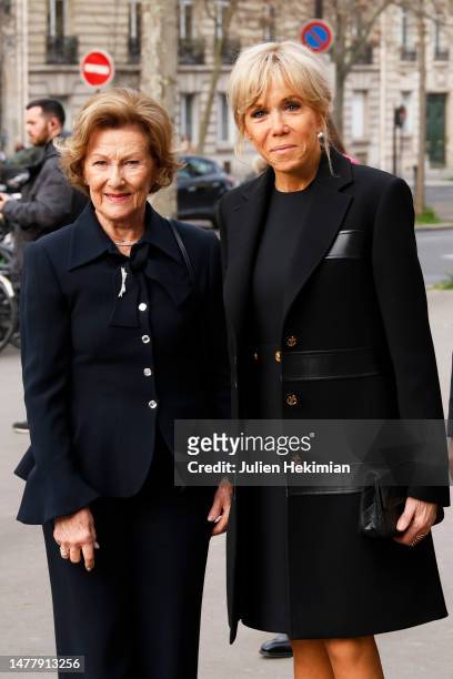 Queen Sonja of Norway and France's First Lady Brigitte Macron attend the Anna-Eva Bergman "Voyage Vers l'intérieur" exhibition at Musee d'Art Moderne...