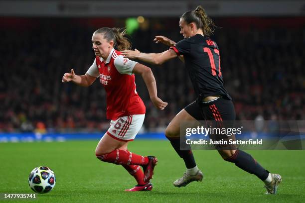 Noelle Maritz of Arsenal runs with the ball whilst under pressure from Klara Buehl of FC Bayern Munich during the UEFA Women's Champions League...