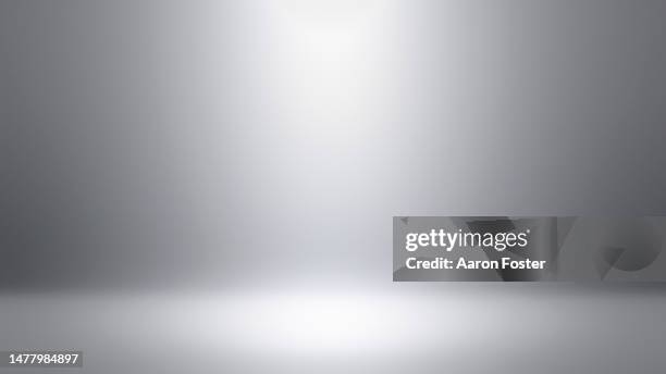 neutral empty studio background - cyclorama achtergrond stockfoto's en -beelden