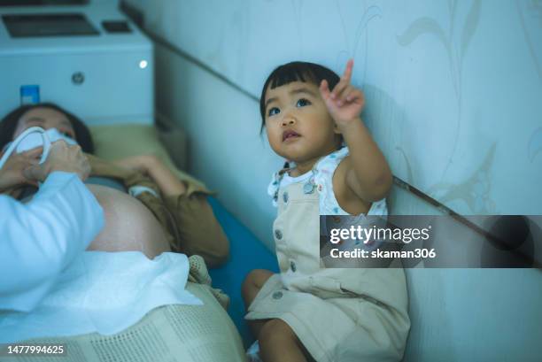 asian baby girl enjoy and was happy to see doctor used an ultrasound sonogram  monitor for  the fetus 34 weeks her mother pregnant - 20 week foetus stock pictures, royalty-free photos & images