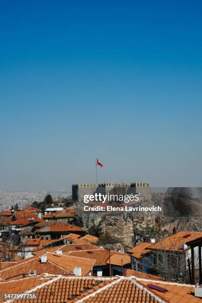 top view of the city in turkey. tiled roofs of houses in ankara on a sunny day. summer cityscape - 安卡拉 土耳其 個照片及圖片檔