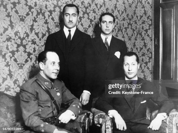 Les fils de Miguel Primo de Rivera: Jose Antonier et Miguel de Rivera entourés de Francisco de Urzaiz y Guzman et Sancho Davila y Fernández de Celis,...