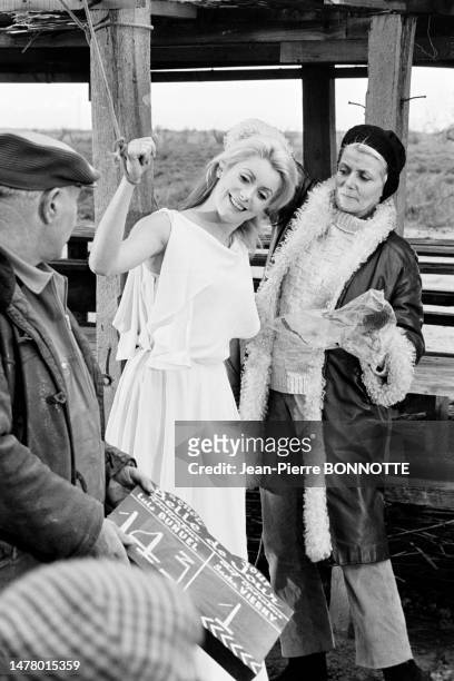 Luis Bunuel et Catherine Deneuve sur le tournage du film 'Belle de jour', en décembre 1966.