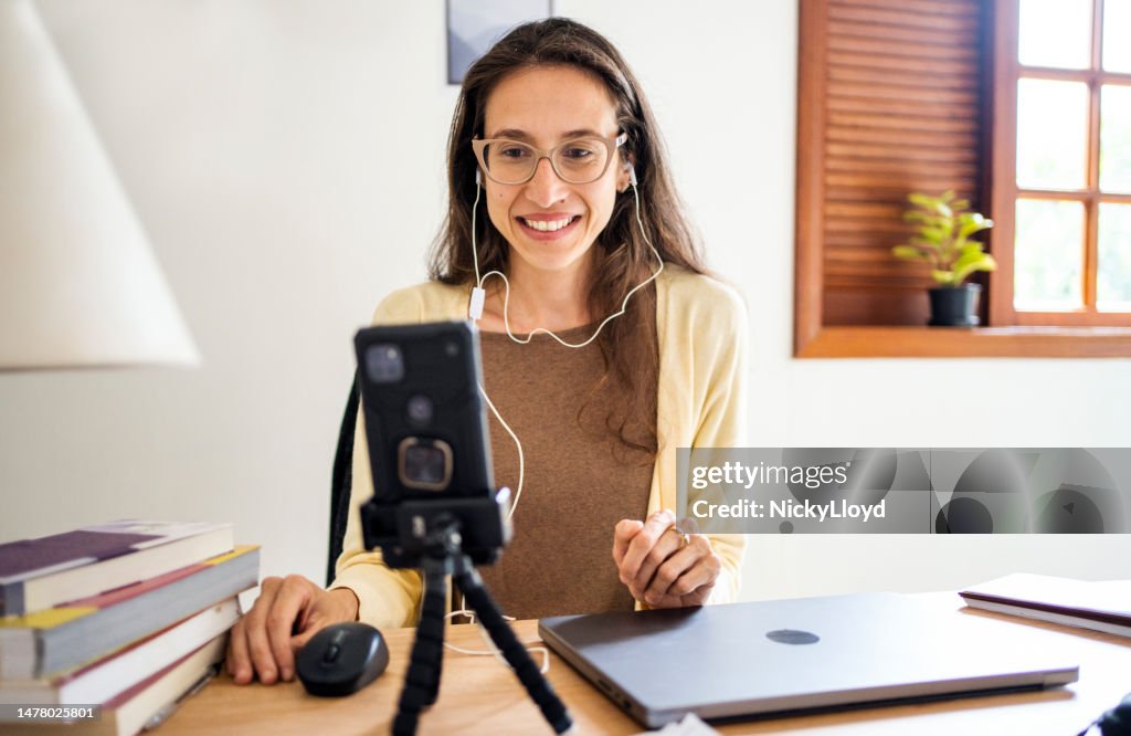 Nutritionist giving nutrition advice to client on video call