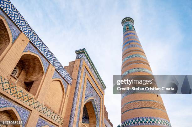 khiva islam khoja minaret and madrasah, uzbekistan, central asia - minaret stock pictures, royalty-free photos & images