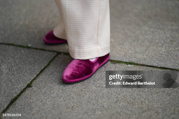 Alba Garavito Torre wears high waist ivory high waist wide legs pants from Nina Blanc, fuchsia purple velvet sleepers / loafers from Babouches...