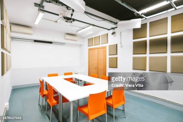 panoramic view of soundproofing office space with orange chairs and nobody - isolamento acustico foto e immagini stock