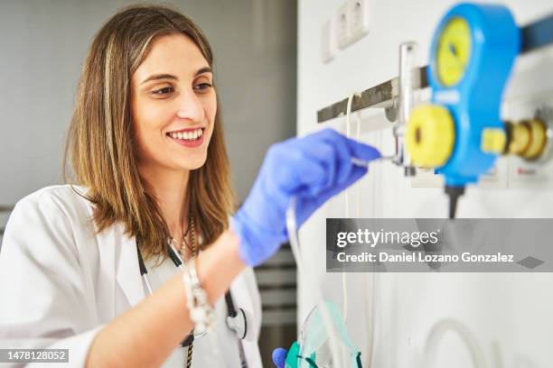 doctor using an oxygen machine in the hospital - public service stock pictures, royalty-free photos & images