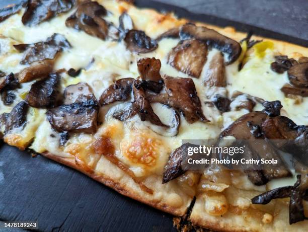 mushroom flatbread - flatbread stock pictures, royalty-free photos & images