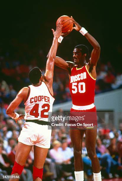 Ralph Sampson of the Houston Rockets shoots over Wayne Cooper of the Portland Trailblazers during an NBA basketball game circa 1984 at Memorial...