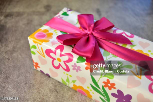 gift box in a rustic background - birthday gift stock pictures, royalty-free photos & images