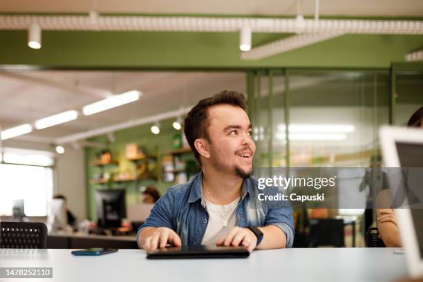 smiley little person in a conference room - ana imagens e fotografias de stock