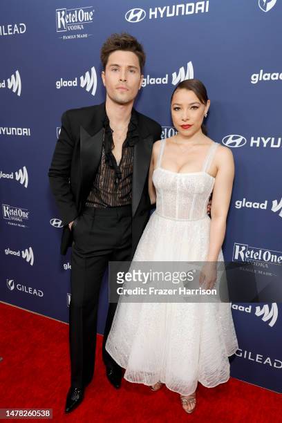 Ronen Rubinstein and Jessica Parker Kennedy attend the GLAAD Media Awards at The Beverly Hilton on March 30, 2023 in Beverly Hills, California.