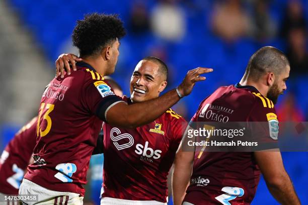 Fetuli Paea of the Highlanders celebrates after scoring a try with Aaron Smith of the Highlanders during the round five Super Rugby Pacific match...