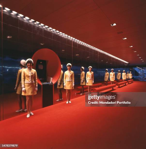 The girls of the Sanyo pavilion considered among the most beautiful of all the Expo. The Japanese exhibitors competed to ensure the most helpful and...