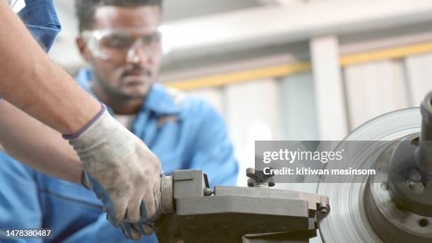Manual Worker Milling Machine Operator Photos and Premium High Res ...