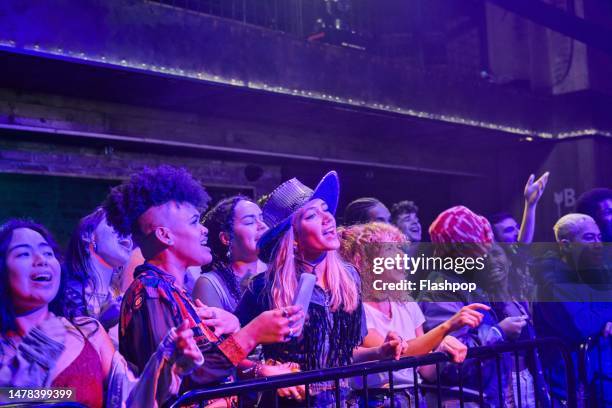 group of people enjoying an evening out at a music venue. - locale di intrattenimento foto e immagini stock