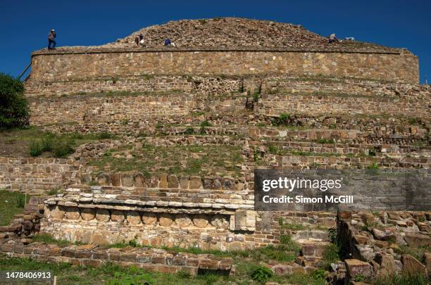 edificio/plataforma enjoyado [jewelled building/platform], monte alban archeological site, oaxaca, mexico - enjoyado stock pictures, royalty-free photos & images