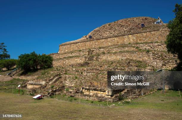 edificio/plataforma enjoyado [jewelled building/platform], monte alban archeological site, oaxaca, mexico - enjoyado stock pictures, royalty-free photos & images