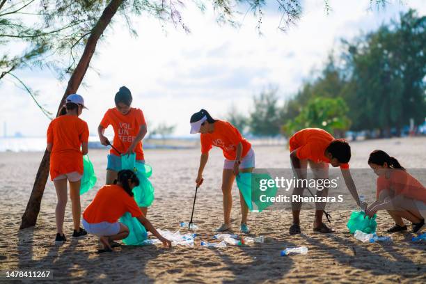 People Picking Up Litter On Beach Photos And Premium High Res Pictures people-picking-up-litter-on-beach-photos-and-premium-high-res-pictures