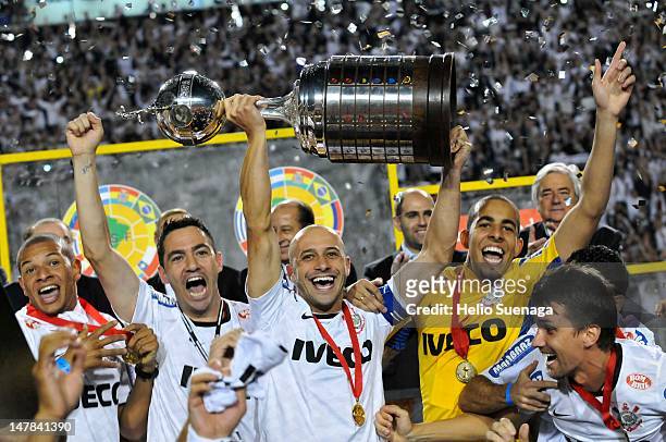 Corinthians players celebrating the title of the Copa Libertadores 2012 after the second leg of the final of the Copa Libertadores 2012 between Boca...
