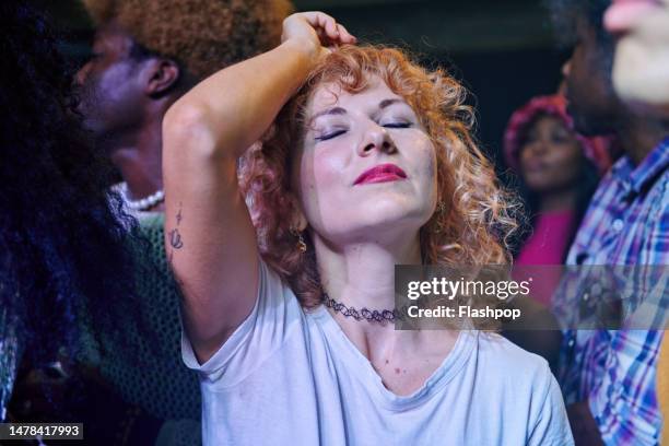 group of people dancing at a music venue. - konzerthaus stock-fotos und bilder