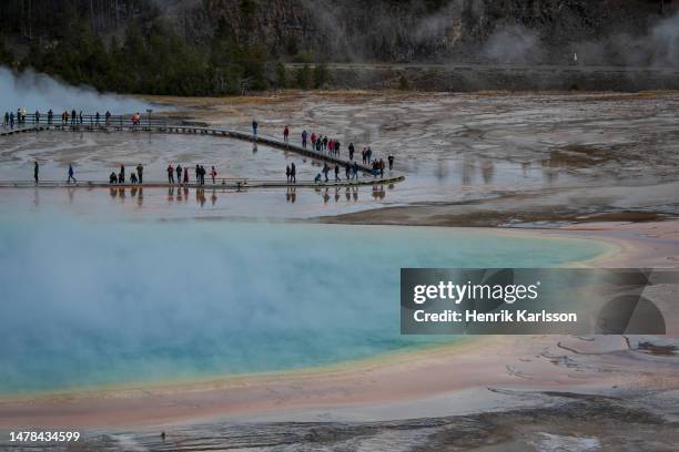 grand prismatic spring in midway geyser basin, yellowstone national park - midway geyser basin stock pictures, royalty-free photos & images