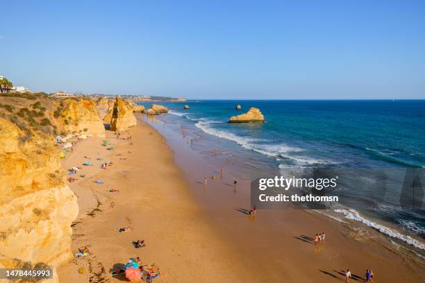 praia dos três castelos, portimão, algarve, portugal - portimão stock pictures, royalty-free photos & images