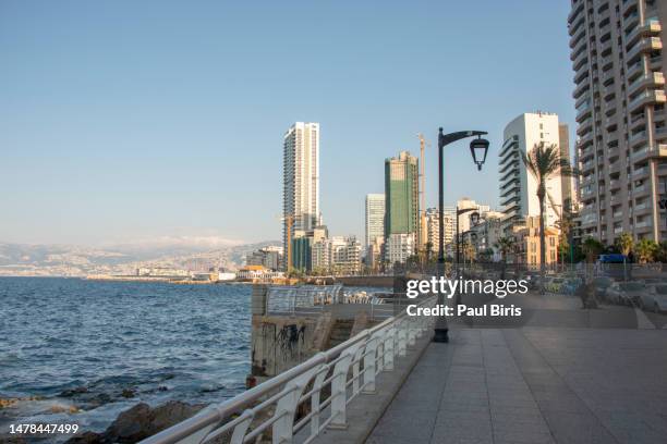 zaitunay bay, beirut marina, beirut, liban - beiroet beach stockfoto's en -beelden