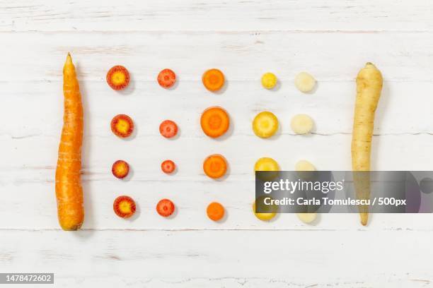 directly above shot of carrots on table,romania - milk fountain - fotografias e filmes do acervo