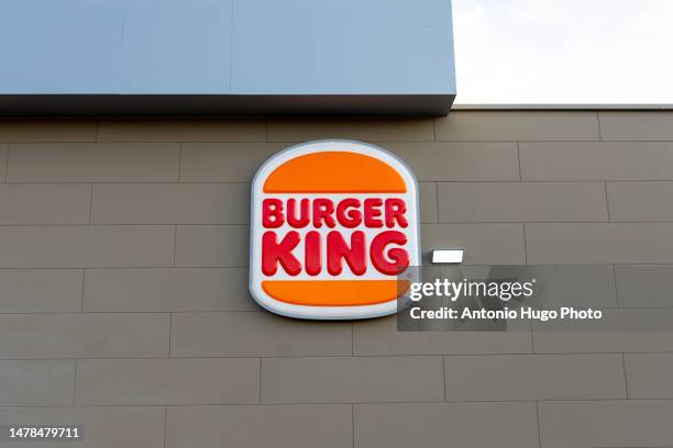 toledo, spain, august 2021: burger king logo on a restaurant. burger king is a global chain of hamburger fast food restaurants - obesity icon stock pictures, royalty-free photos & images