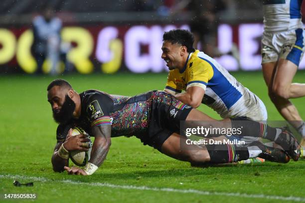 Semi Radradra of Bristol Bears breaks past Irae Simone of ASM Clermont Auvergne to score the team's second try during the EPCR Challenge Cup Round of...