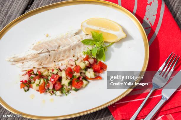 grilled filleted fish with rattatoulie - accompagnement photos et images de collection