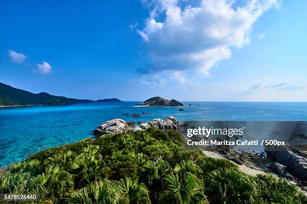 scenic view of sea against sky,tokashiki island,japan - okinawa blue sky beach landscape stockfoto's en -beelden