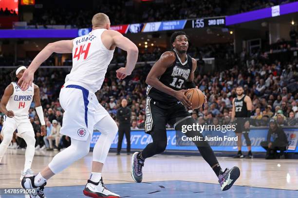 Jaren Jackson Jr. #13 of the Memphis Grizzlies goes to the basket during the second half against Mason Plumlee of the Los Angeles Clippers at...