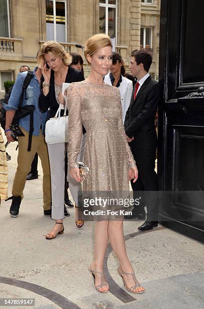 Leslie Mann arrives for the Valentino - Paris Fashion Week Haute Couture F/W 2012/13 at the Hotel Salomon de Rothschild on July 4, 2012 in Paris,...