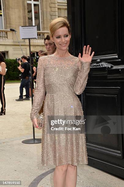 Leslie Mann arrives for the Valentino - Paris Fashion Week Haute Couture F/W 2012/13 at the Hotel Salomon de Rothschild on July 4, 2012 in Paris,...