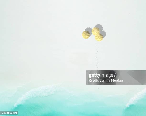 aerial shot of beach umbrellas - beach umbrella sand stockfoto's en -beelden