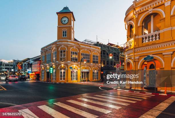 phuket old town at dusk - provincia-di-phuket foto e immagini stock