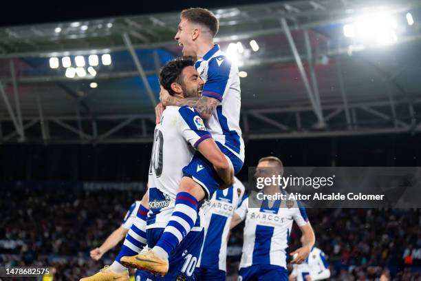 Vicente Iborra of Levante UD celebrates after scoring the team's first goal during the La Liga Smartbank match between Levante UD v Real Zaragoza at...