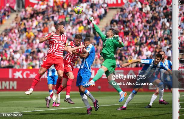 Fernando Pacheco and Vinicius Souza of RCD Espanyol clash with David Lopez and Santiago Bueno of Girona FC during the LaLiga Santander match between...