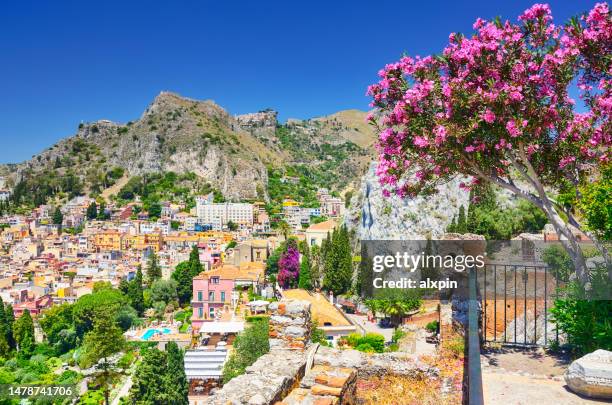 taormina, sicily - taormina 個照片及圖片檔