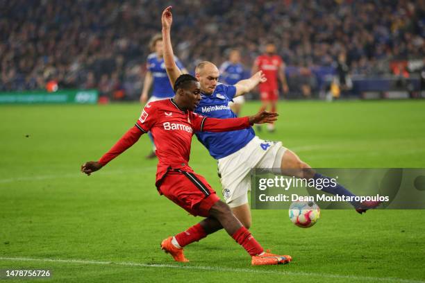 Jeremie Frimpong of Bayer 04 Leverkusen and Henning Matriciani of FC Schalke 04 battle for the ball during the Bundesliga match between FC Schalke 04...