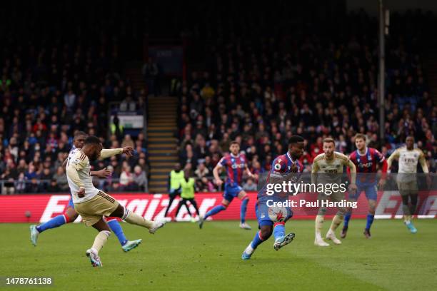 Ricardo Pereira of Leicester City scores the team's first goal during the Premier League match between Crystal Palace and Leicester City at Selhurst...